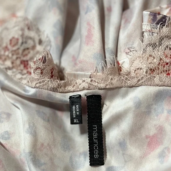 Maurices Lace Camisole in Light Peach Lace w/ multicolor liner - Picture 3 of 4